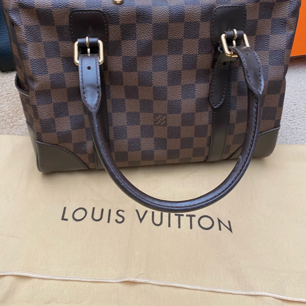 Authentic LV Berkeley Damier Speedy Style Leather Bag
PREOWNED/USED